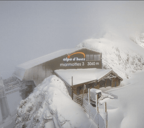Image d'illustration pour Premières chutes de neige en montagne 