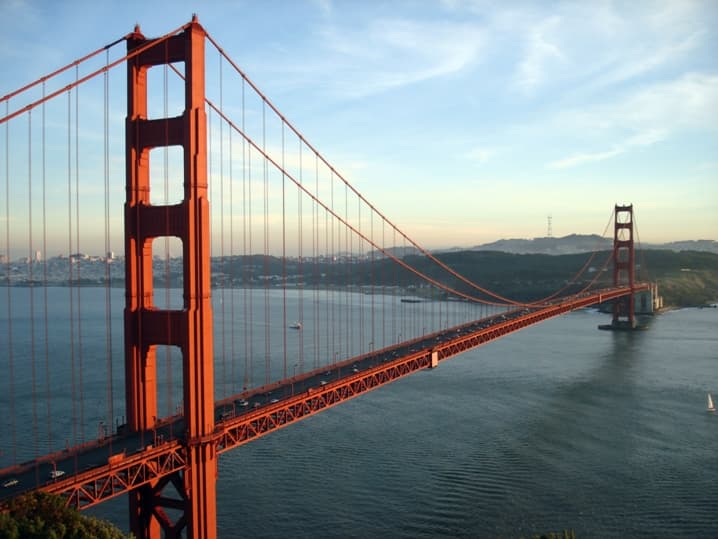 Image d'illustration pour Le Golden Gate Bridge de San Francisco... dans le brouillard