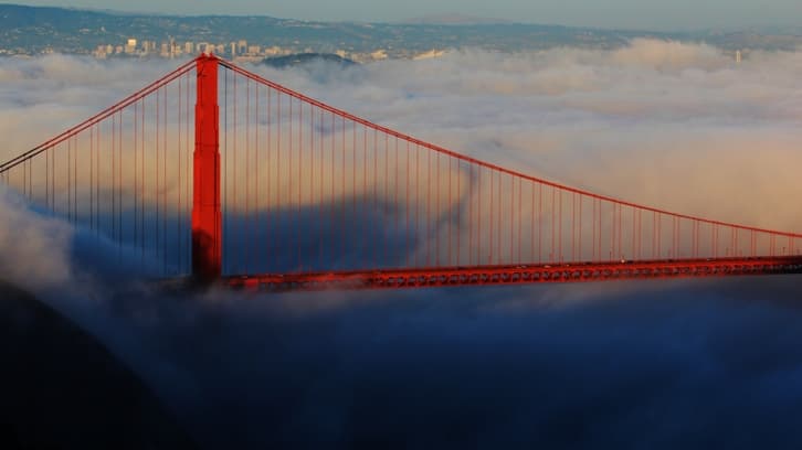Image d'illustration pour Le Golden Gate Bridge de San Francisco... dans le brouillard