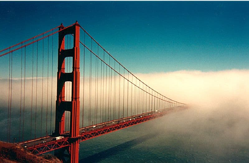 Image d'illustration pour Le Golden Gate Bridge de San Francisco... dans le brouillard