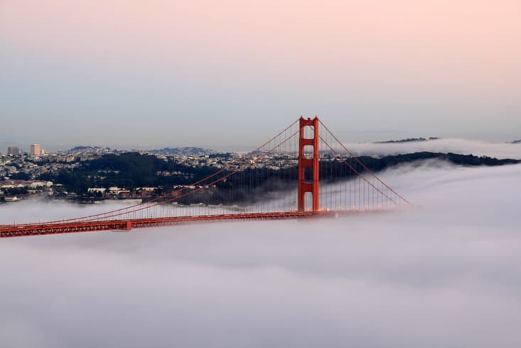 Image d'illustration pour Le Golden Gate Bridge de San Francisco... dans le brouillard