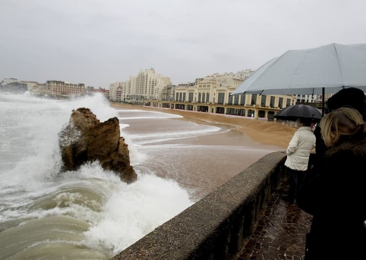 Image d'illustration pour Grandes marées : surveillance des vagues et submersions