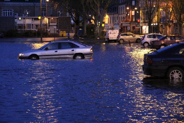 Image d'illustration pour Grandes marées : surveillance des vagues et submersions