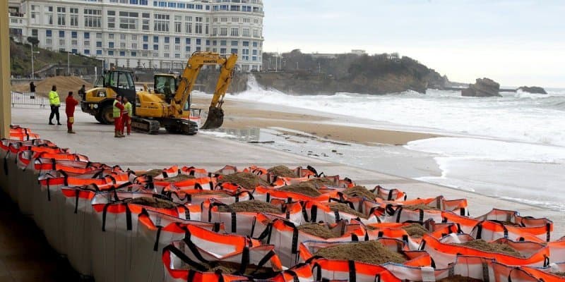 Image d'illustration pour Grandes marées : surveillance des vagues et submersions