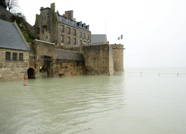 Image d'illustration pour Grandes marées : surveillance des vagues et submersions