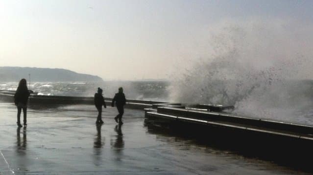 Image d'illustration pour Grandes marées : surveillance des vagues et submersions