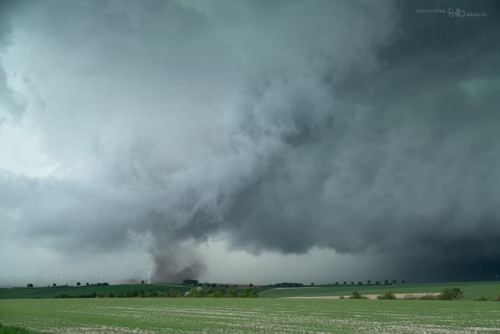 Image d'illustration pour Chaud soleil au Nord & orages par le Sud pour le pont du 8 mai