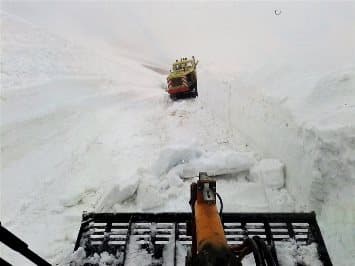 Image d'illustration pour Déneigement des cols laborieux après un hiver remarquable