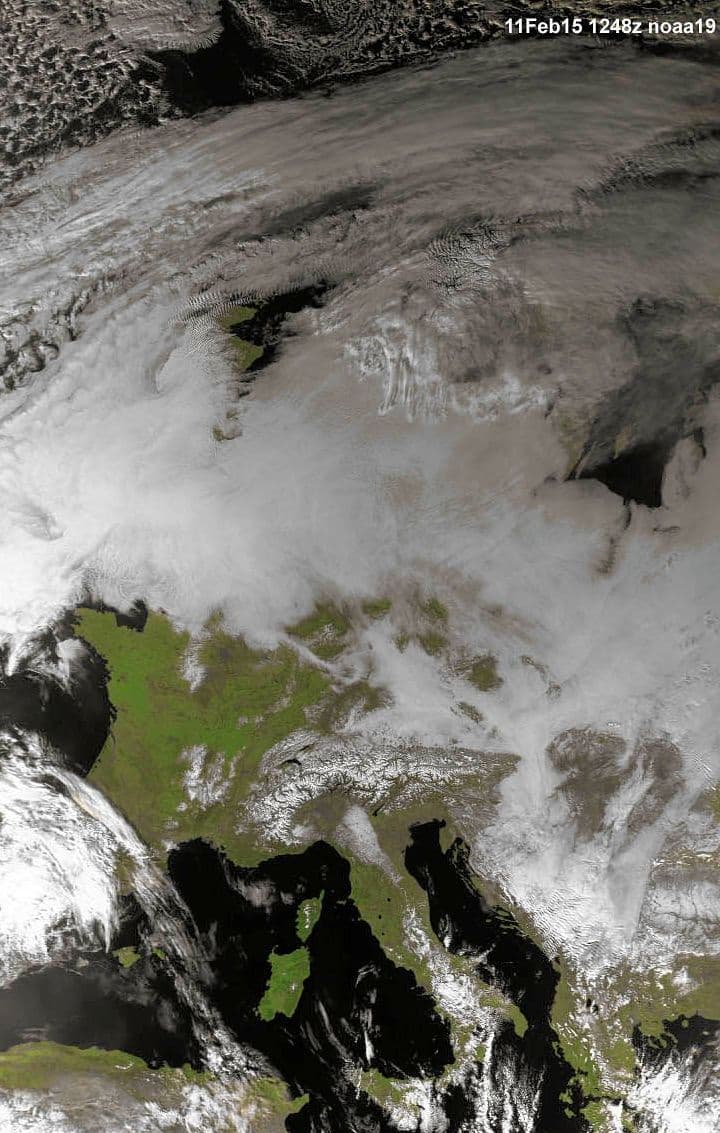Image d'illustration pour Nuages bas et neige au sol vus du satellite