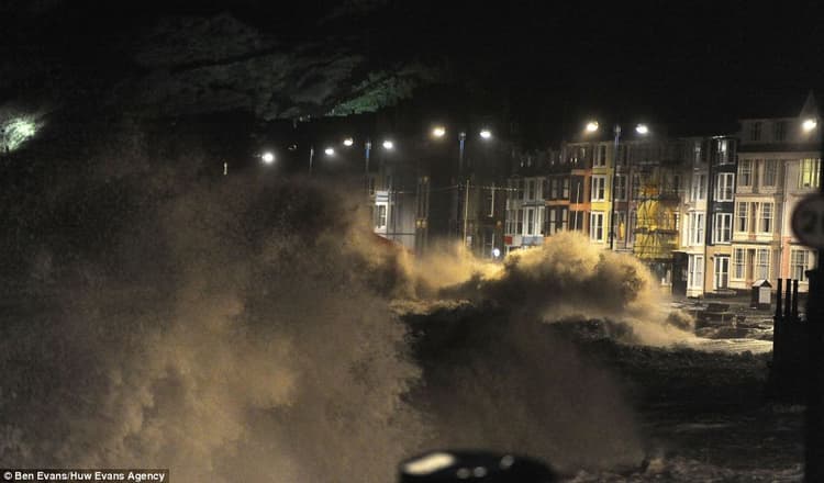 Image d'illustration pour Tempêtes à répétition sur les Iles Britanniques