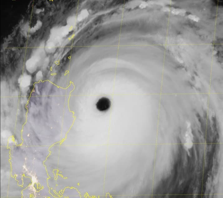 Image d'illustration pour Super typhon dévastateur Mangkhut entre Philippines & Chine