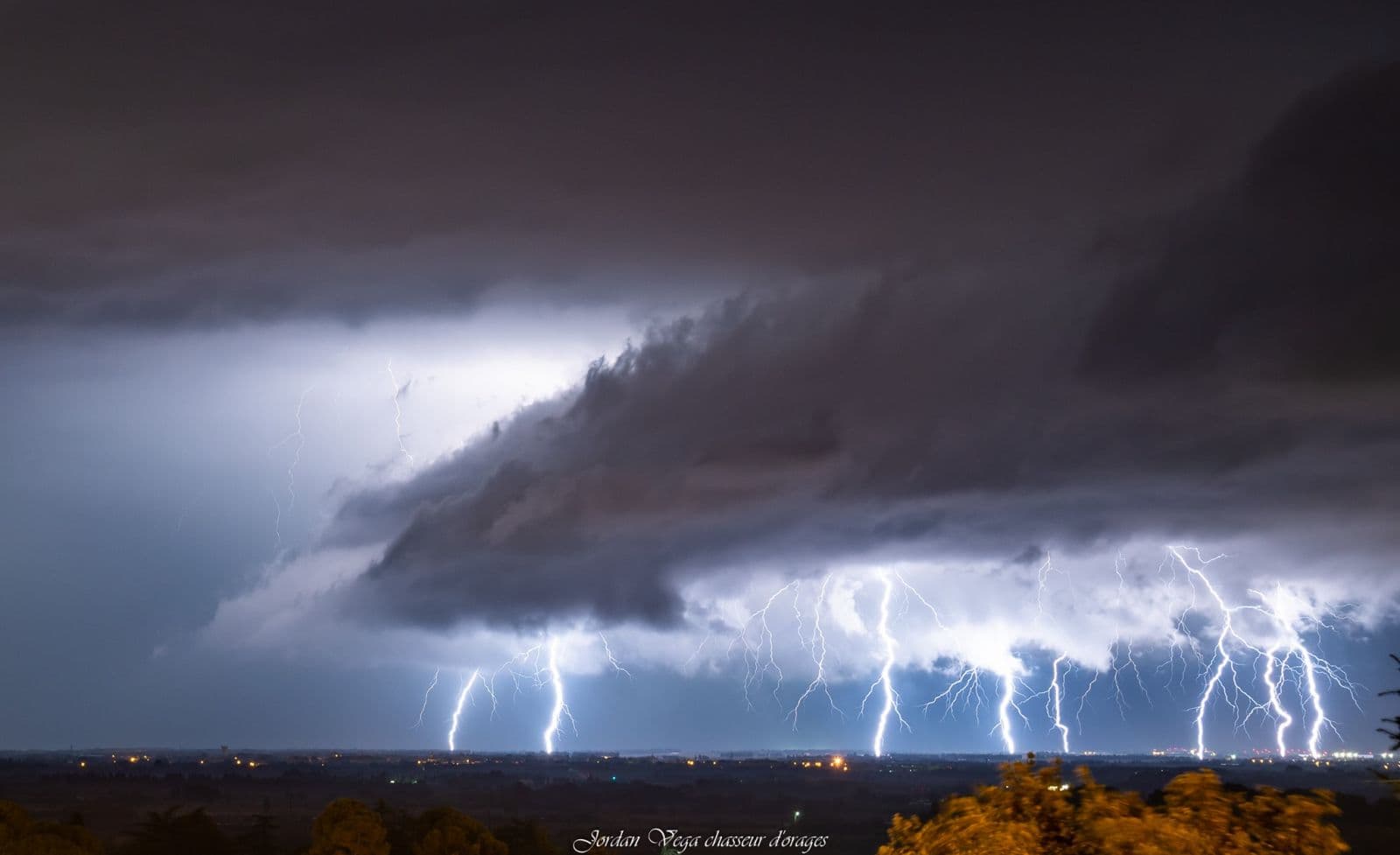 Image d'illustration pour Orages, inondations, tornades : week-end d'intempéries dans le Sud-Est