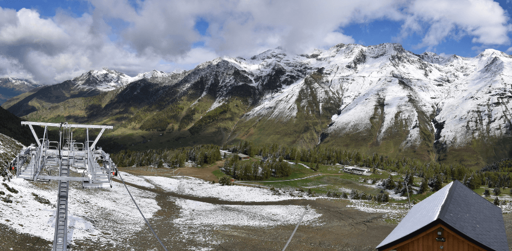 Image d'illustration pour Chutes de neige tardives et éphémères en montagne