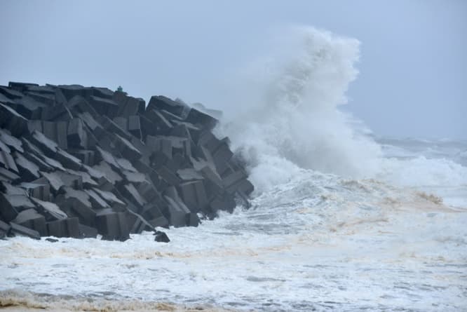 Image d'illustration pour Bilan du passage de Bejisa près de La Réunion